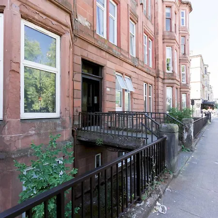 West End Kelvingrove Park Museum - Pass The Keys *