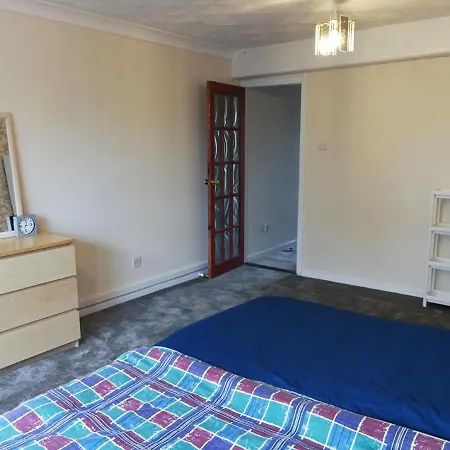 Guest house Cosy Double Bedroom In Centre