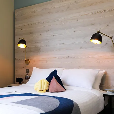 Revolver Otel 4*