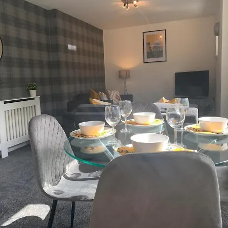 Modern 2 Bedroom Flat With Free Parking In Cambuslang, * Glasgow