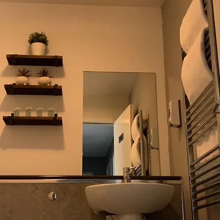 Modern 2 Bedroom Flat With Free Parking In Cambuslang, Lejlighed Glasgow