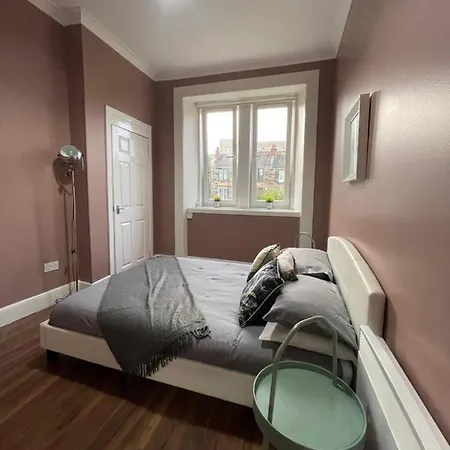 2 Bedroom Flat In West End Glasgow
