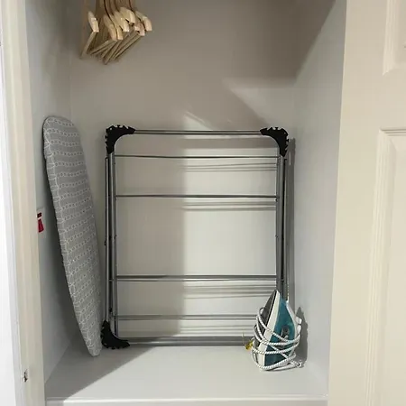 Apartment 2 Bedroom Flat In West End