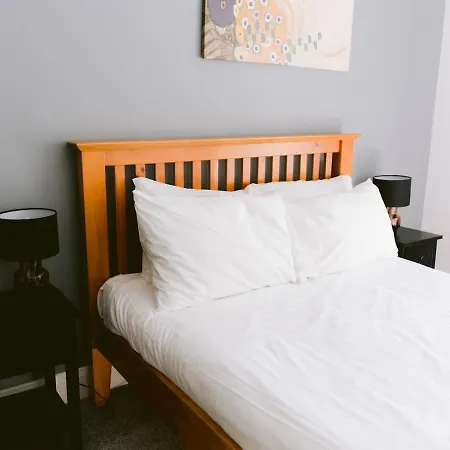 Pass The Keys 2 Bed In West End *