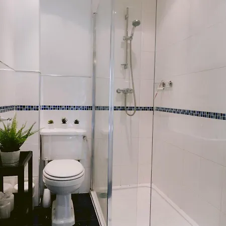 Pass The Keys 2 Bed In West End