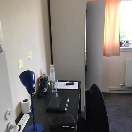 Cosy Double Bedroom In Centre בית הארחה גלאזגו