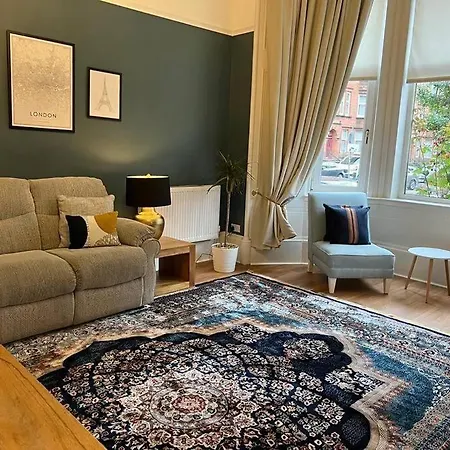 شقة Victorian 3 Bedroom Main Door Flat, King Size Beds , Large