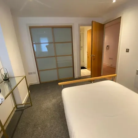 Secc&hydro Beautiful 2br With Free Parking アパート