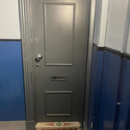 Apartment 2 Bedroom Flat In West End