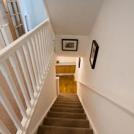 Pass The Keys Beautiful Unique 3bed Mews House *