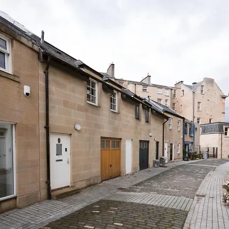 Semesterbostad Beautiful Unique 3bed Mews House - Pass The Keys