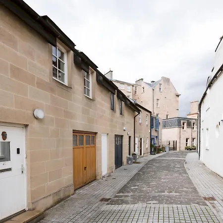 Holiday home Pass The Keys Beautiful Unique 3bed Mews House Glasgow