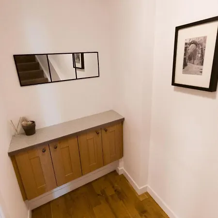Pass The Keys Beautiful Unique 3bed Mews House Glasgow