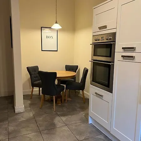 Victorian 3 Bedroom Main Door Flat, King Size Beds , Large شقة غلاسغو
