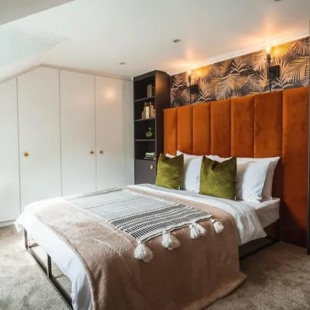 The West End Loft - 5* Retreat - Private Parking! Glasgow