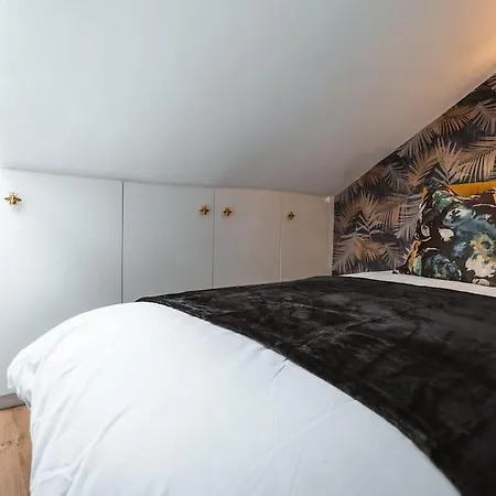 Daire The West End Loft - 5* Retreat - Private Parking! *