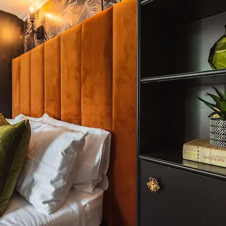The West End Loft - 5* Retreat - Private Parking! Appartamento *