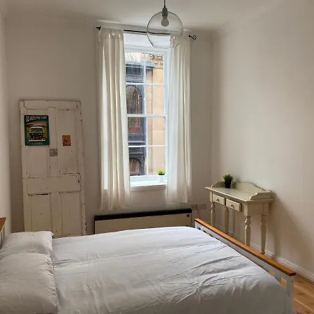Lovely 1-bed In Merchant Glasgow