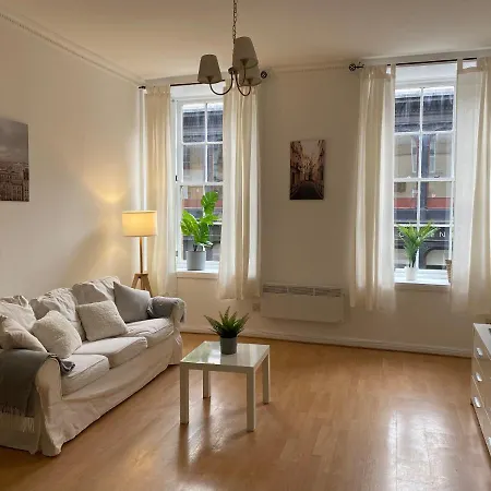 Lovely 1-bed In Merchant Apartment *