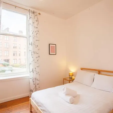 Modern And Bright Flat In Fantastic Location Apartment Glasgow