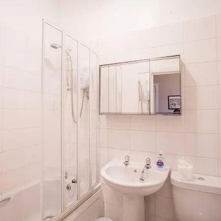 Modern And Bright Flat In Fantastic Location * Glasgow