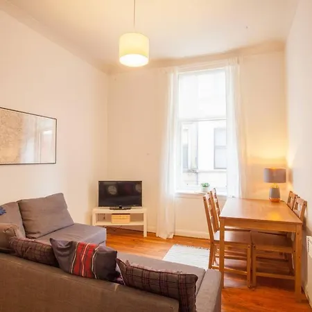 Modern And Bright Flat In Fantastic Location Apartment Glasgow