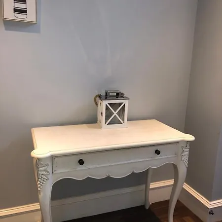 Stylish 2 Bedroom In Park Circus, West End