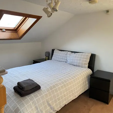 Mansewood Road Villa