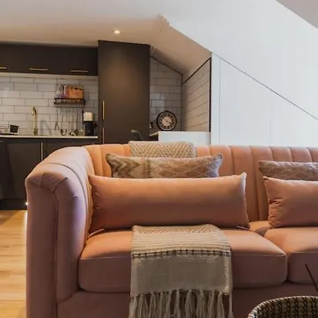 Appartamento The West End Loft - 5* Retreat - Private Parking! *