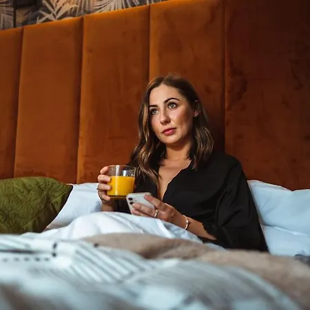 The West End Loft - 5* Retreat - Private Parking!