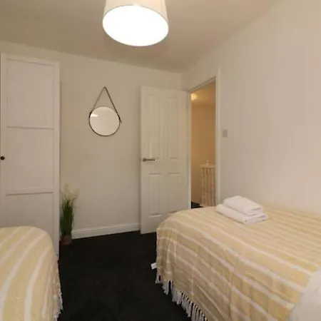 Large 5 Bedroom Townhouse Close To Center Apartment Glasgow