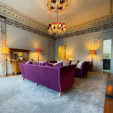 1 Bed Character Filled Appartement Glasgow