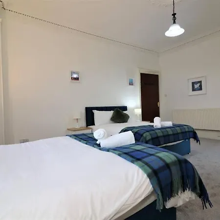 10 Bedrooms Pool Table Garden Piano Apartment *