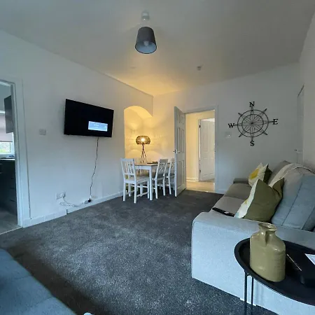 Cardonald House * גלאזגו