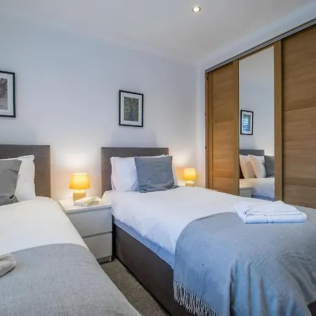 The Brigg - Spacious 3 Bed With Driveway In Apartamento Coatbridge