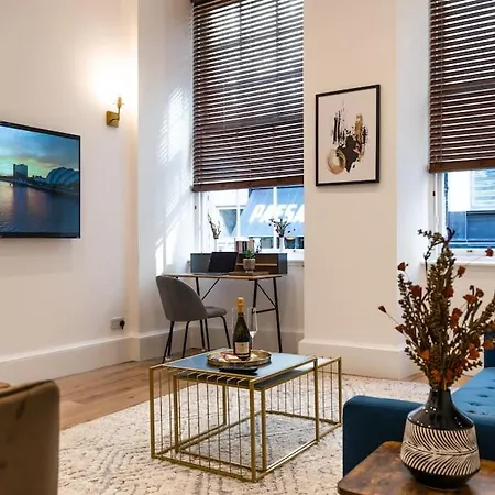The Escape - 5* In The Heart Of Glasgow!