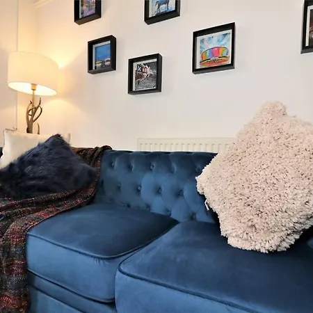 10 Bedrooms Pool Table Garden Piano Apartment