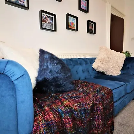 10 Bedrooms Pool Table Garden Piano Apartment