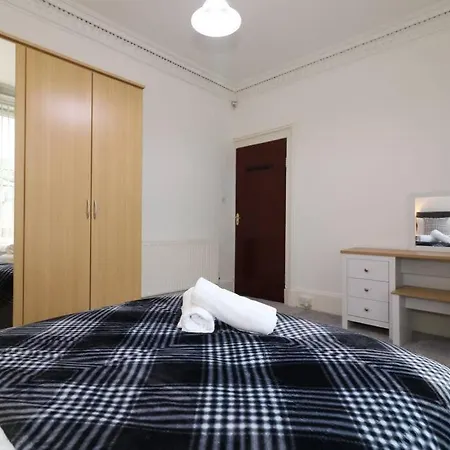 10 Bedrooms Pool Table Garden Piano Apartment *