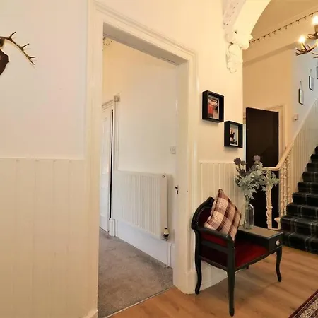 10 Bedrooms Pool Table Garden Piano Apartment