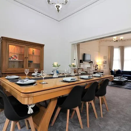 Apartment 10 Bedrooms Pool Table Garden Piano Glasgow