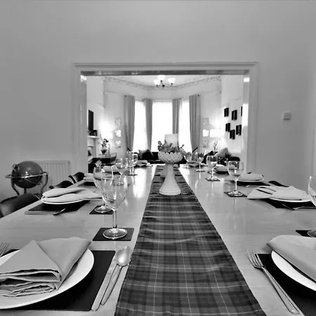 10 Bedrooms Pool Table Garden Piano Apartment *