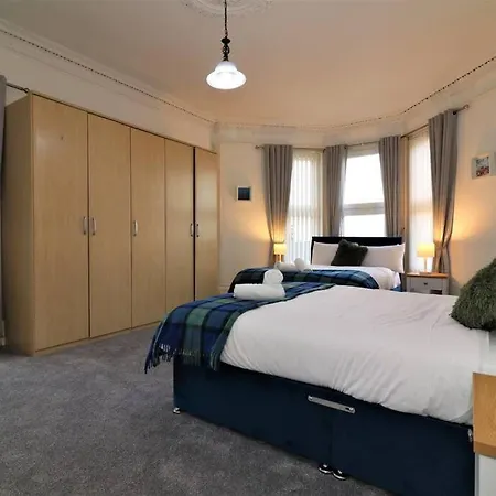 10 Bedrooms Pool Table Garden Piano Glasgow