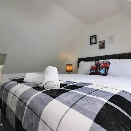 10 Bedrooms Pool Table Garden Piano Apartment