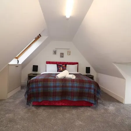 10 Bedrooms Pool Table Garden Piano Glasgow