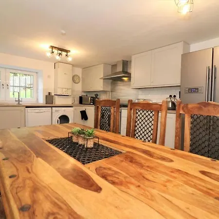 Apartment 10 Bedrooms Pool Table Garden Piano Glasgow