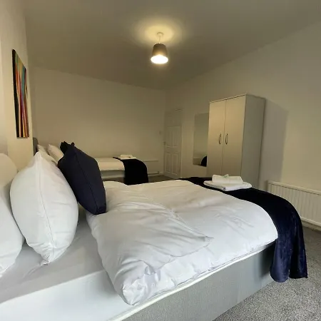 Cardonald House * גלאזגו