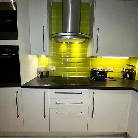 Apartment Glas-go 2 Bedroom 3 Min Walk To Secc Hydro Free Parking Onsite *