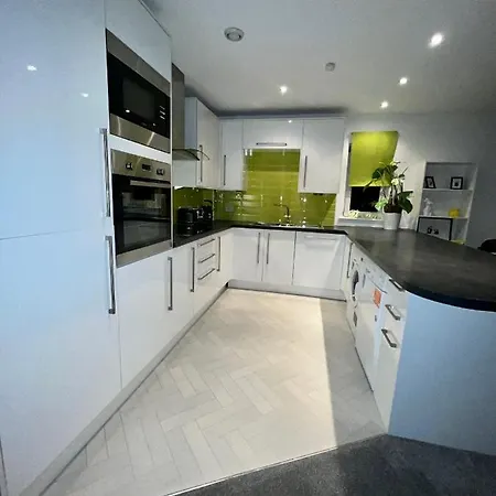 Glas-go 2 Bedroom 3 Min Walk To Secc Hydro Free Parking Onsite Apartment Glasgow