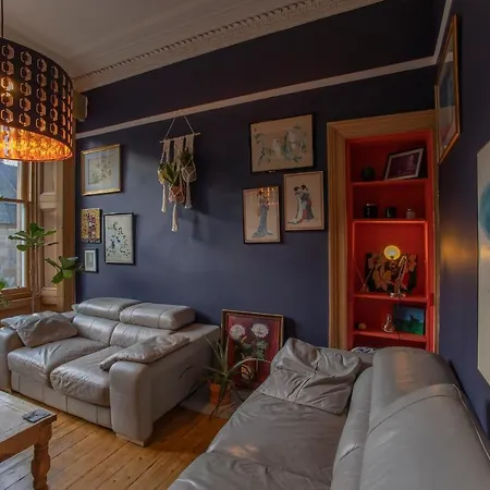 2 Bed In Great Location 15-20 Minutes Walk To Sec アパート グラスゴー